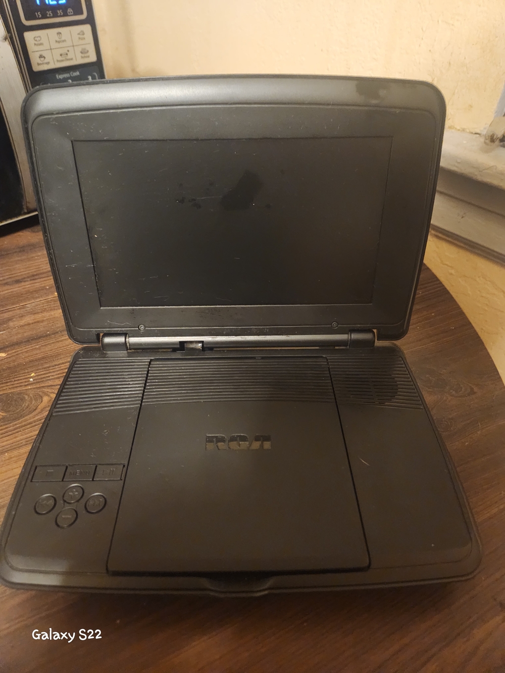 RCA Portable DVD Player - Black Compact Travel DVD Player